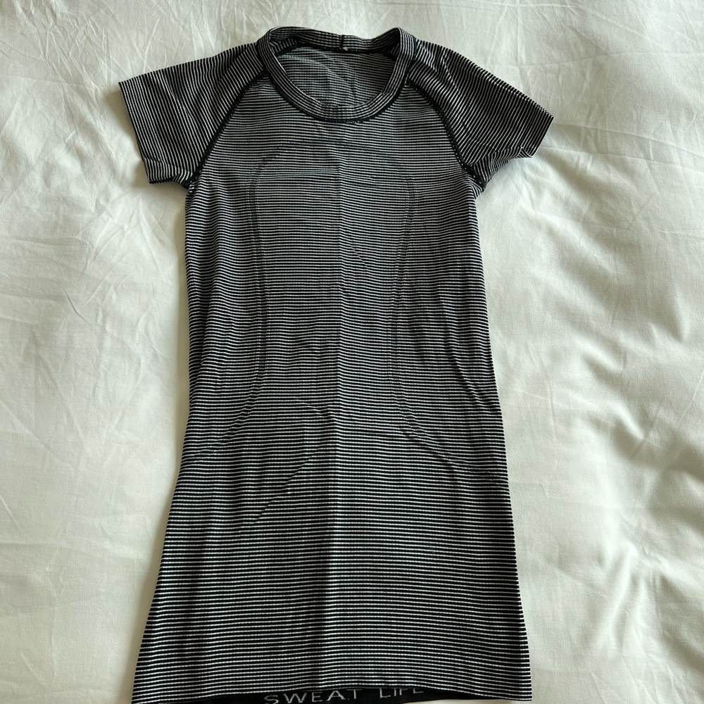 Lululemon swiftly tech short sleeve